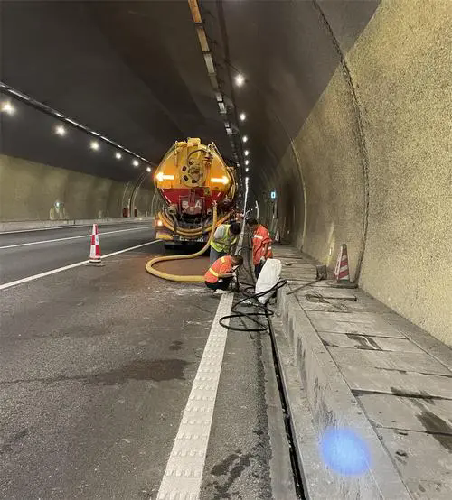 常熟隧道排水渠清淤